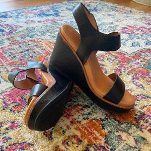 Kenneth Cole Gentle Soles Wedge. Size 5.5. Black. NWOT